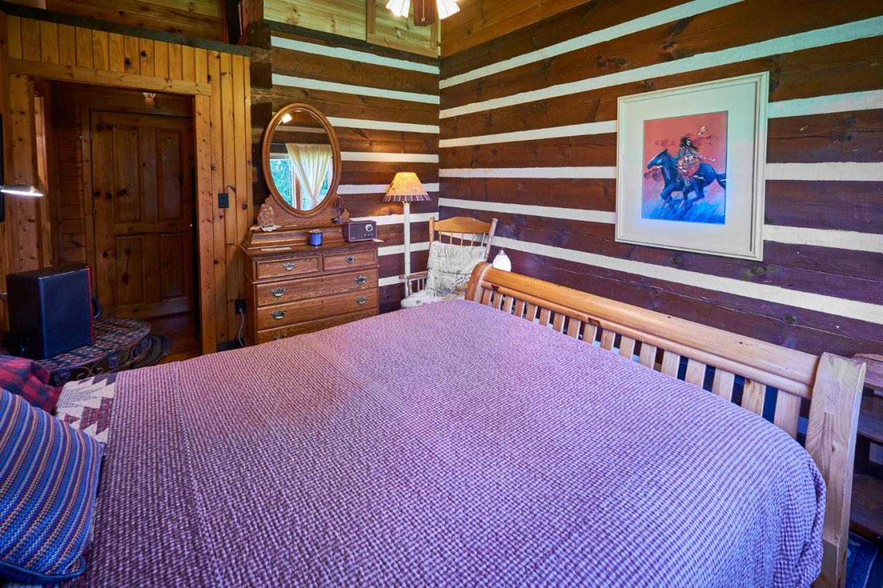 Creekwalk Inn Bed And Breakfast With Cabins Cosby Exterior photo
