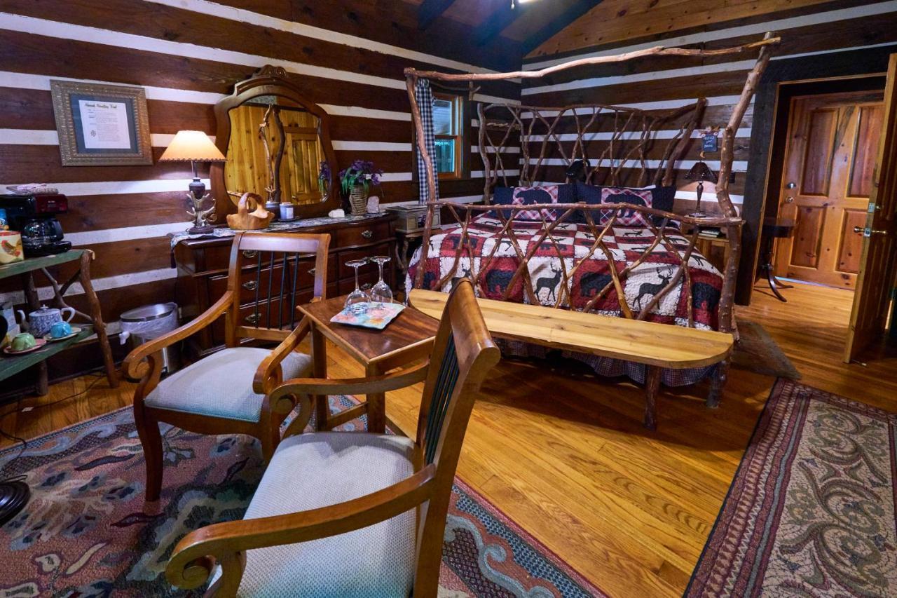 Creekwalk Inn Bed And Breakfast With Cabins Cosby Exterior photo