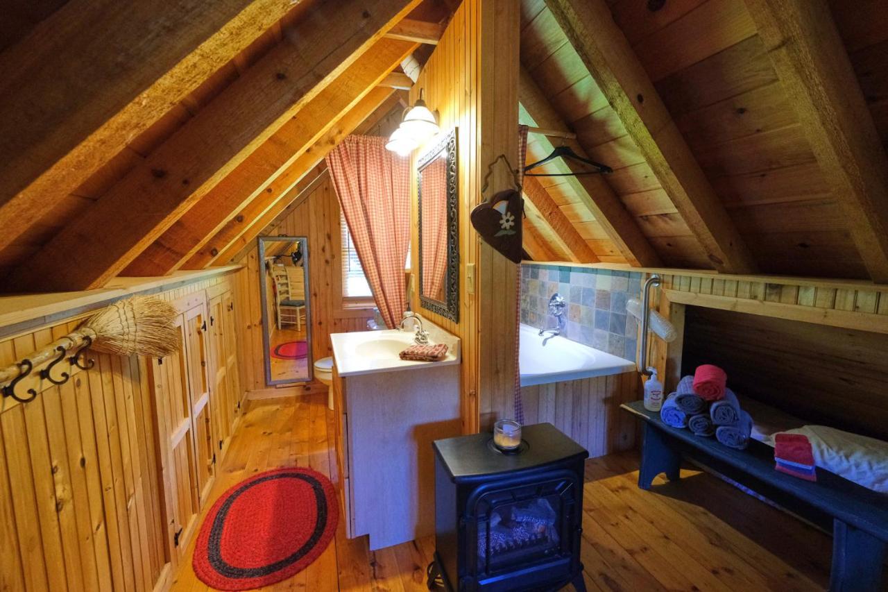Creekwalk Inn Bed And Breakfast With Cabins Cosby Exterior photo