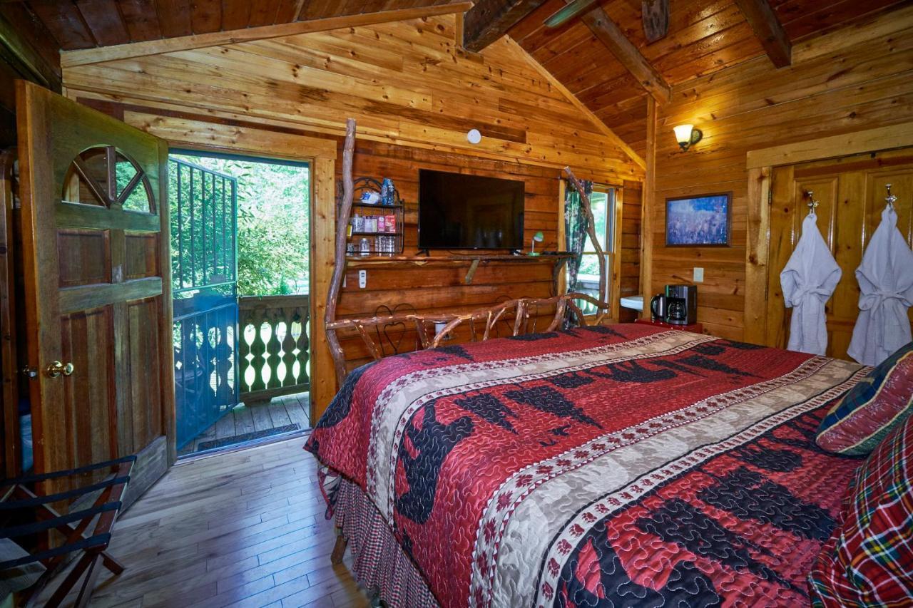 Creekwalk Inn Bed And Breakfast With Cabins Cosby Exterior photo