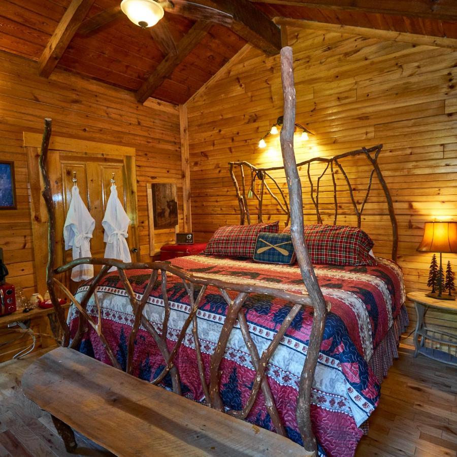 Creekwalk Inn Bed And Breakfast With Cabins Cosby Exterior photo