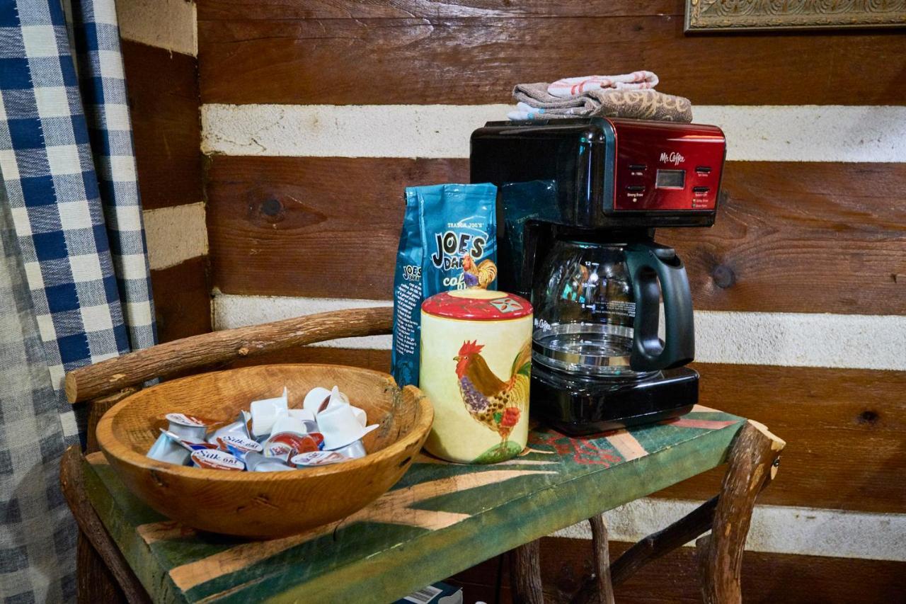 Creekwalk Inn Bed And Breakfast With Cabins Cosby Exterior photo