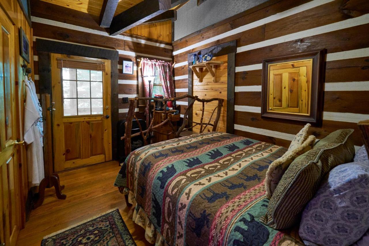Creekwalk Inn Bed And Breakfast With Cabins Cosby Exterior photo