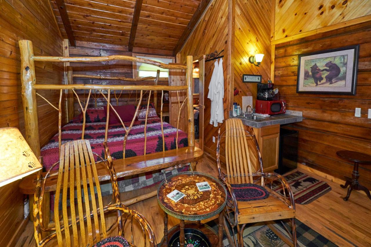Creekwalk Inn Bed And Breakfast With Cabins Cosby Exterior photo