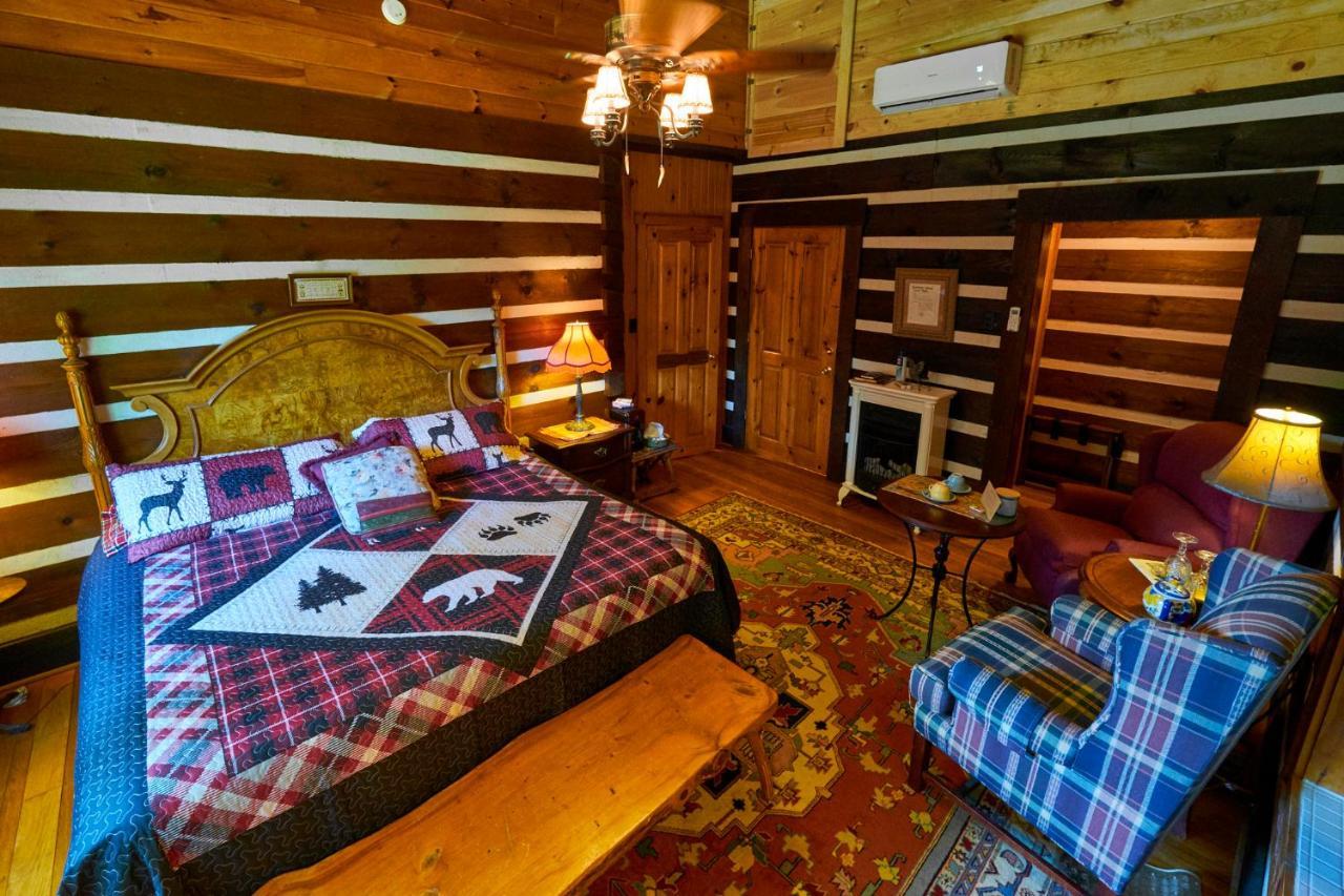 Creekwalk Inn Bed And Breakfast With Cabins Cosby Exterior photo