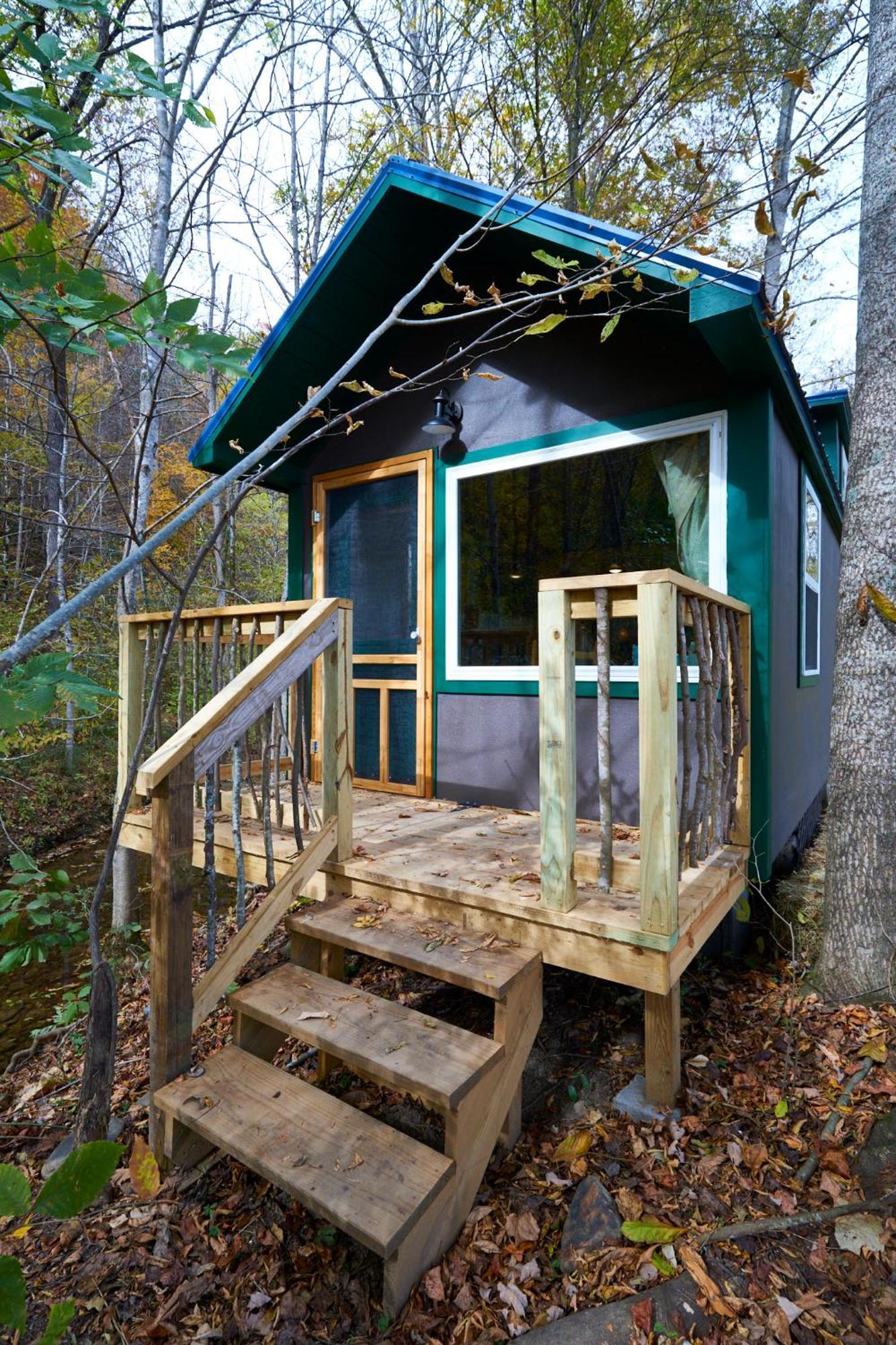 Creekwalk Inn Bed And Breakfast With Cabins Cosby Exterior photo