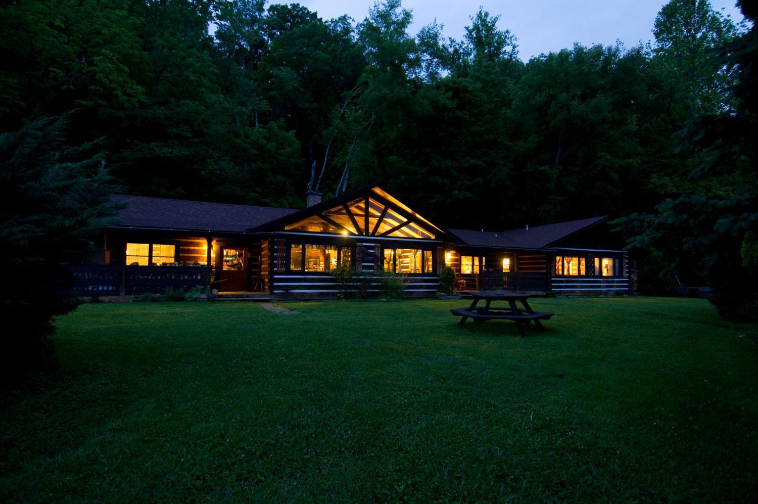 Creekwalk Inn Bed And Breakfast With Cabins Cosby Exterior photo